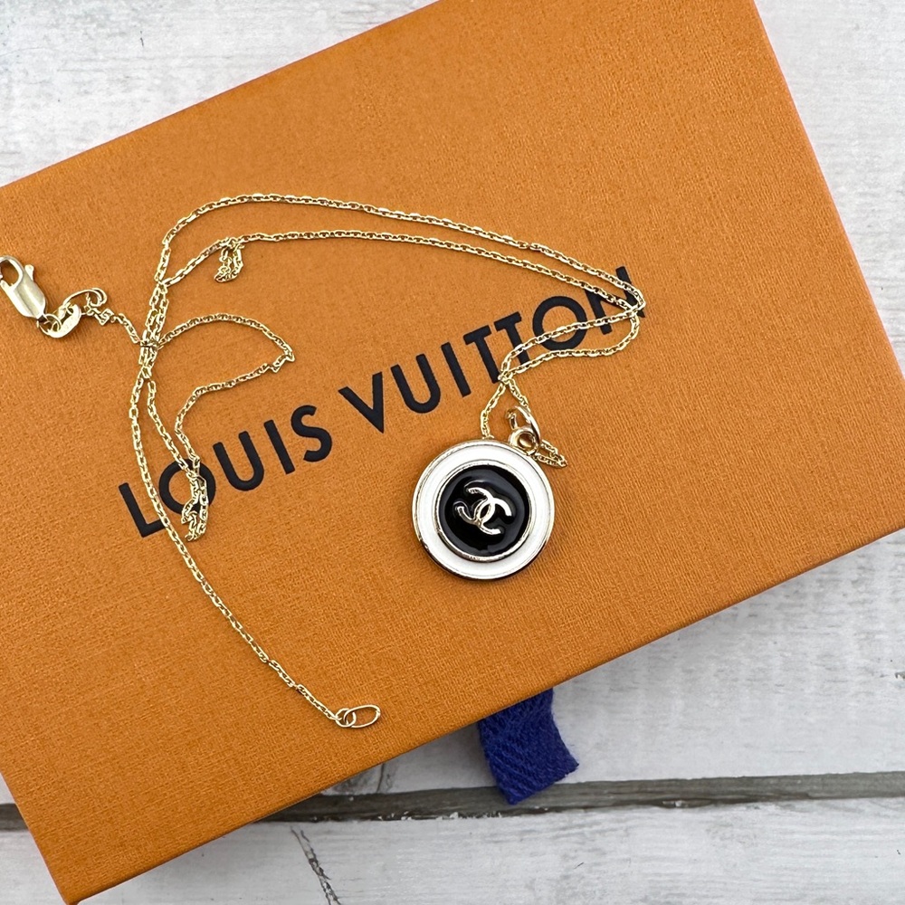 CHANEL Gold and Black Circular Necklace - Picture 1 of 4